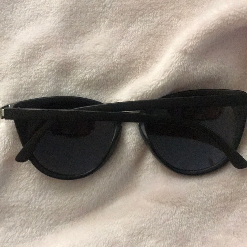 Cute sunglasses - Picture 2 of 2